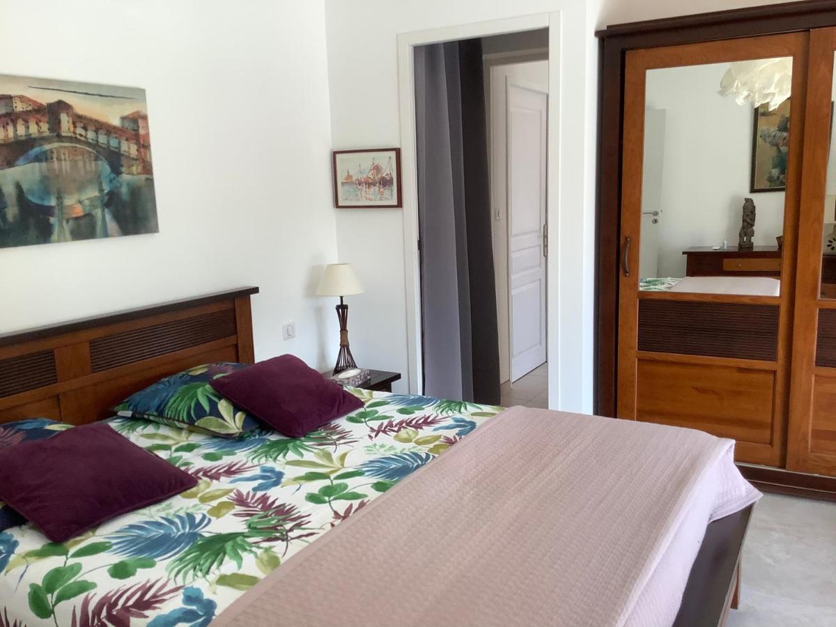 Chambres De La Terre Blanche Sanary-sur-Mer Luaran gambar