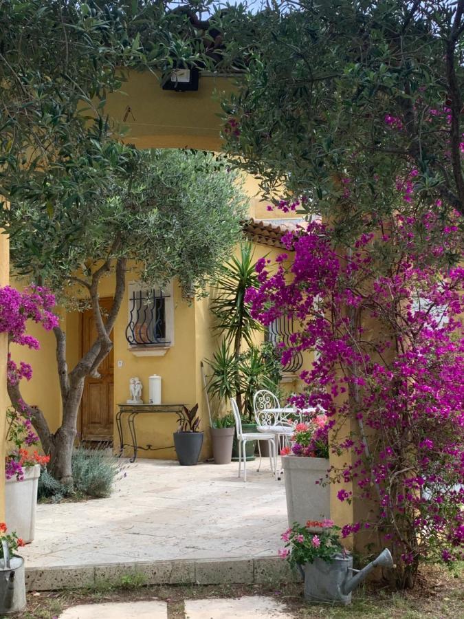 Chambres De La Terre Blanche Sanary-sur-Mer Luaran gambar